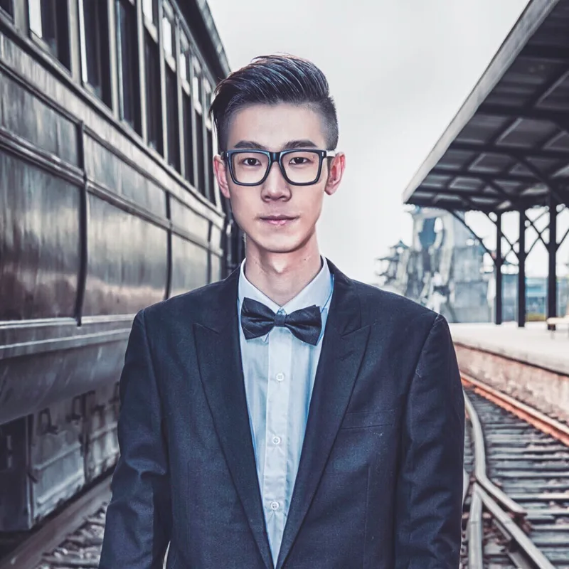 凌逸清 Harry